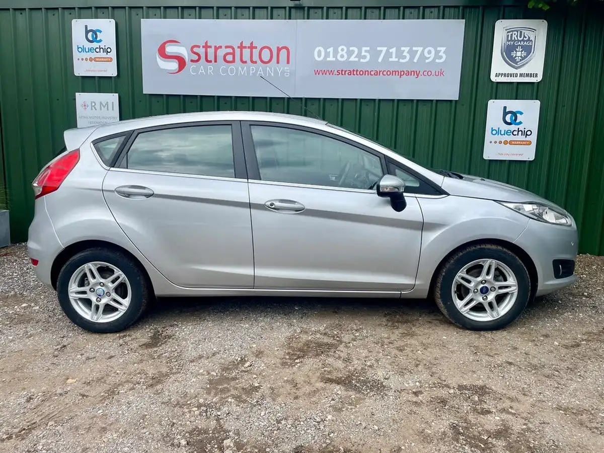 2013-ford-fiesta-10-zetec-100ps-ecoboost-ss-5d-big-4