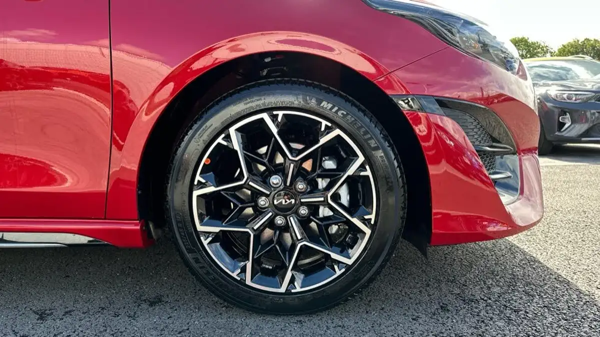 2025-kia-ceed-15-t-gdi-gt-line-dct-big-4