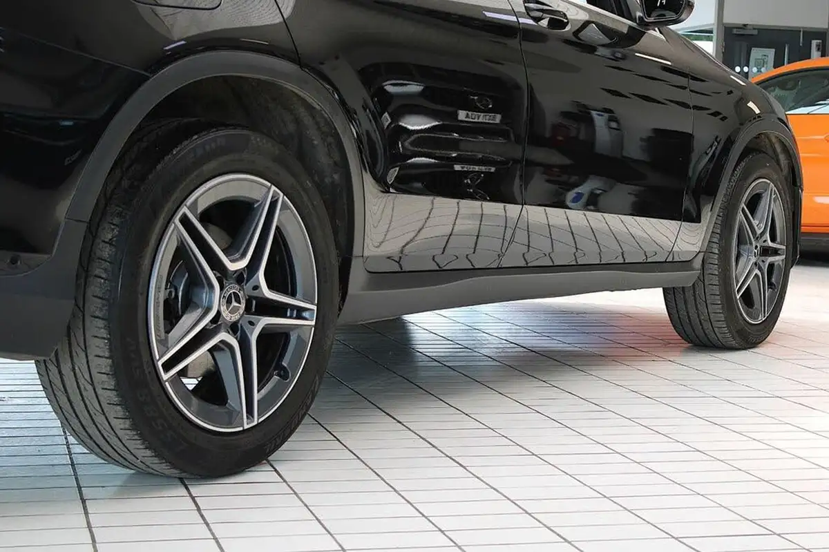 2019-mercedes-benz-glc-class-20d-glc220d-amg-line-station-wagon-5d-4matic-plus-big-12