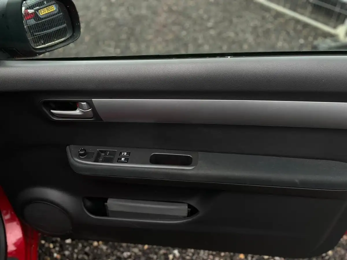2009-suzuki-swift-15-glx-3d-big-11