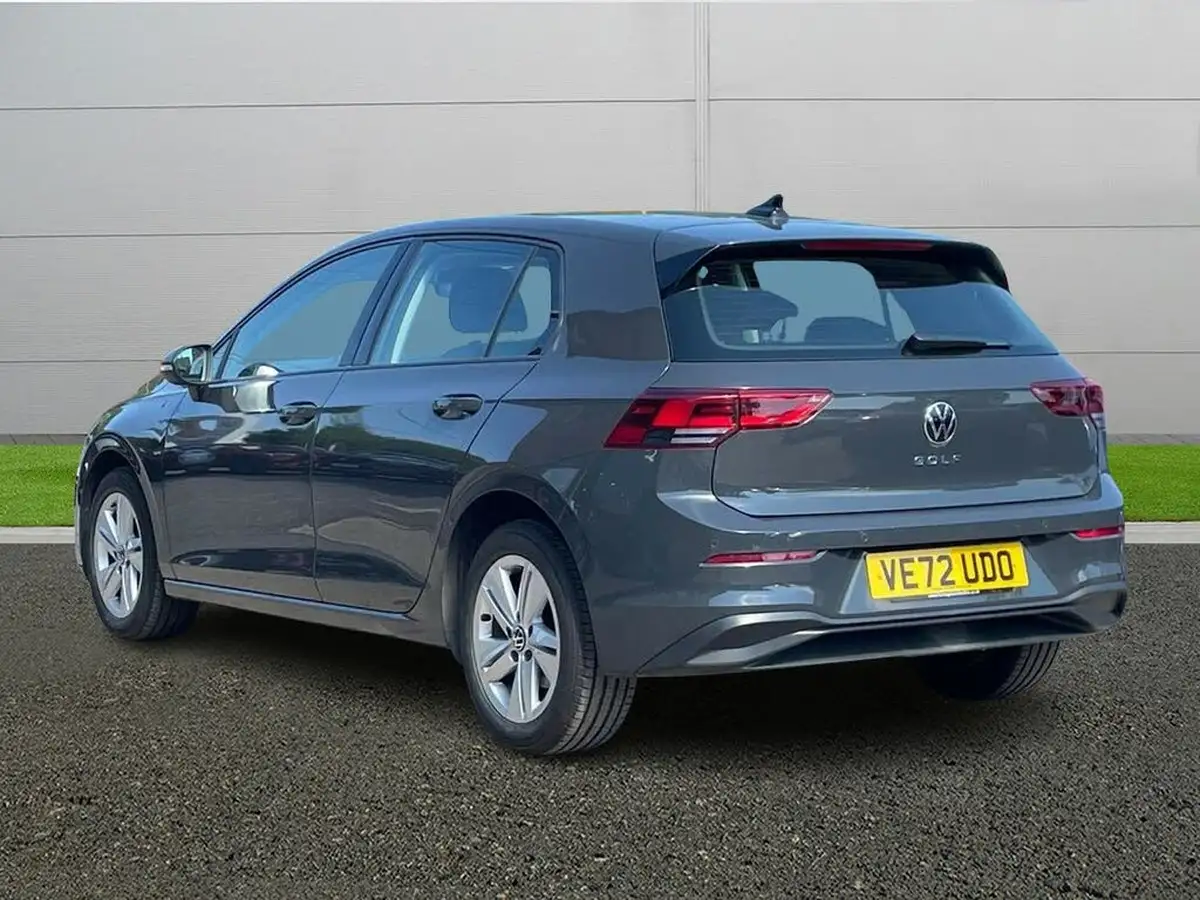 2023-volkswagen-golf-10-tsi-life-hatchback-big-4