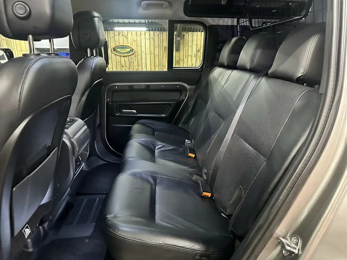 2021-land-rover-110-defender-30-d300-hard-top-hse-110-big-25