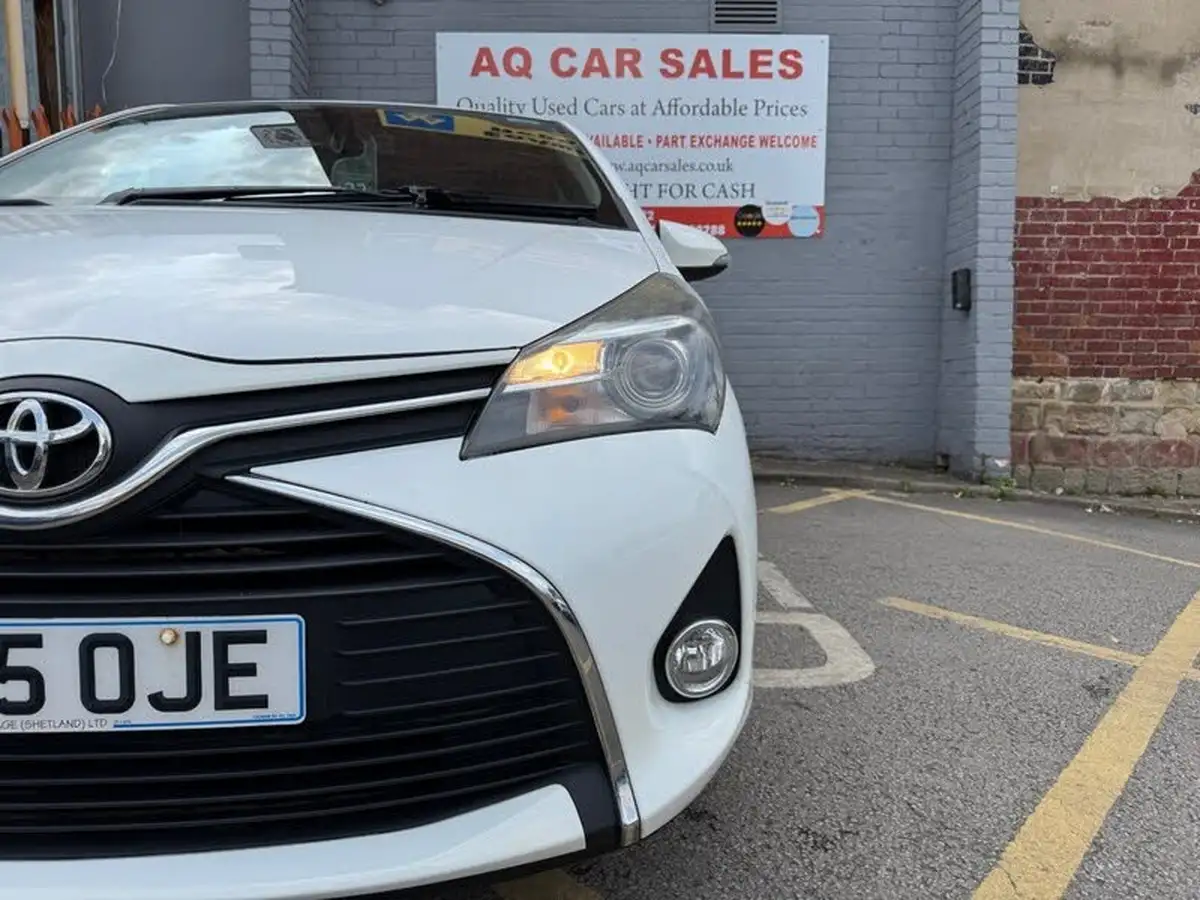 2015-toyota-yaris-10-icon-5d-big-9