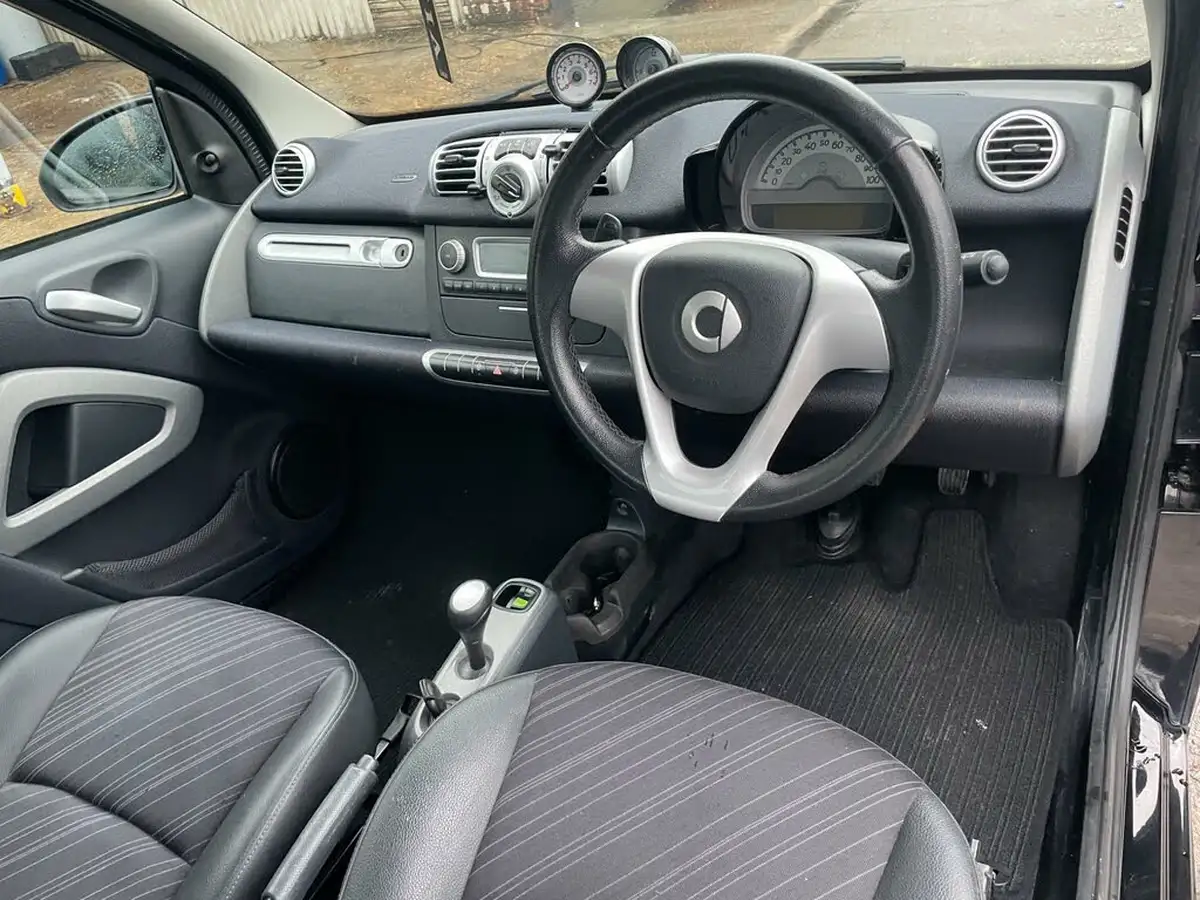 2014-smart-fortwo-10-edition-21-coupe-big-8