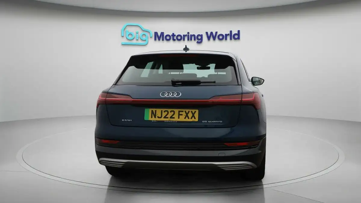 2022-audi-e-tron-55e-technik-station-wagon-big-6