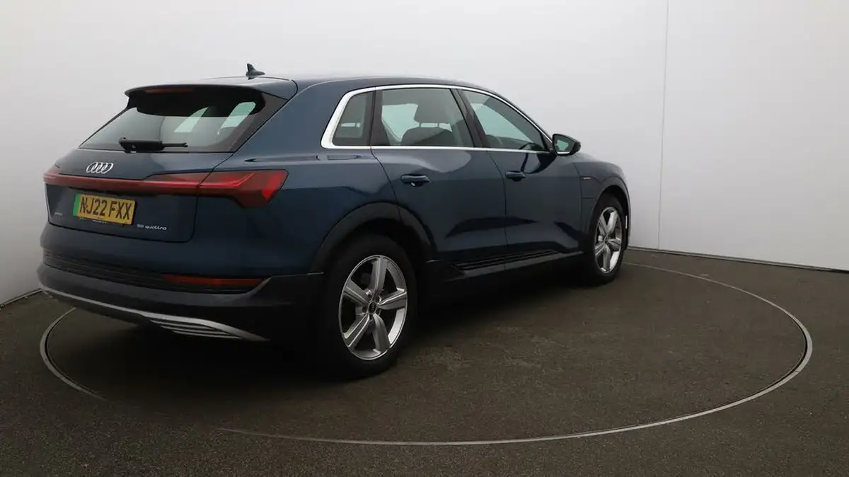 2022-audi-e-tron-55e-technik-station-wagon-big-46