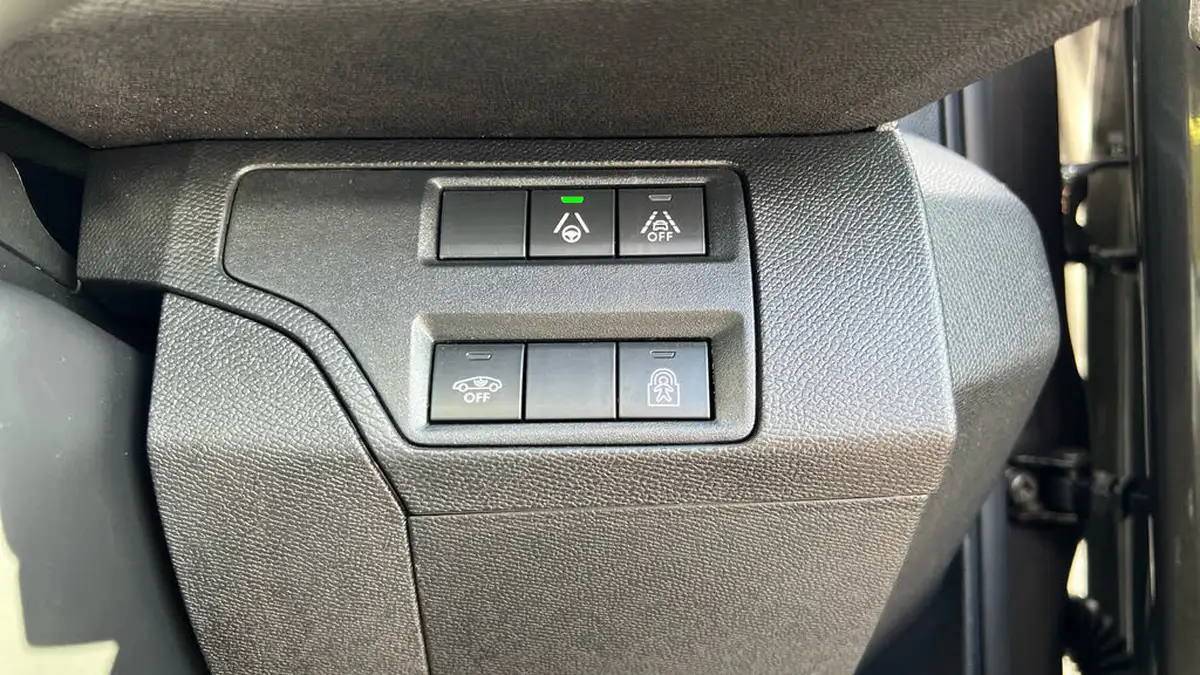 2024-peugeot-3008-suv-12-puretech-gt-136ps-hybrid-e-dsc6-big-33