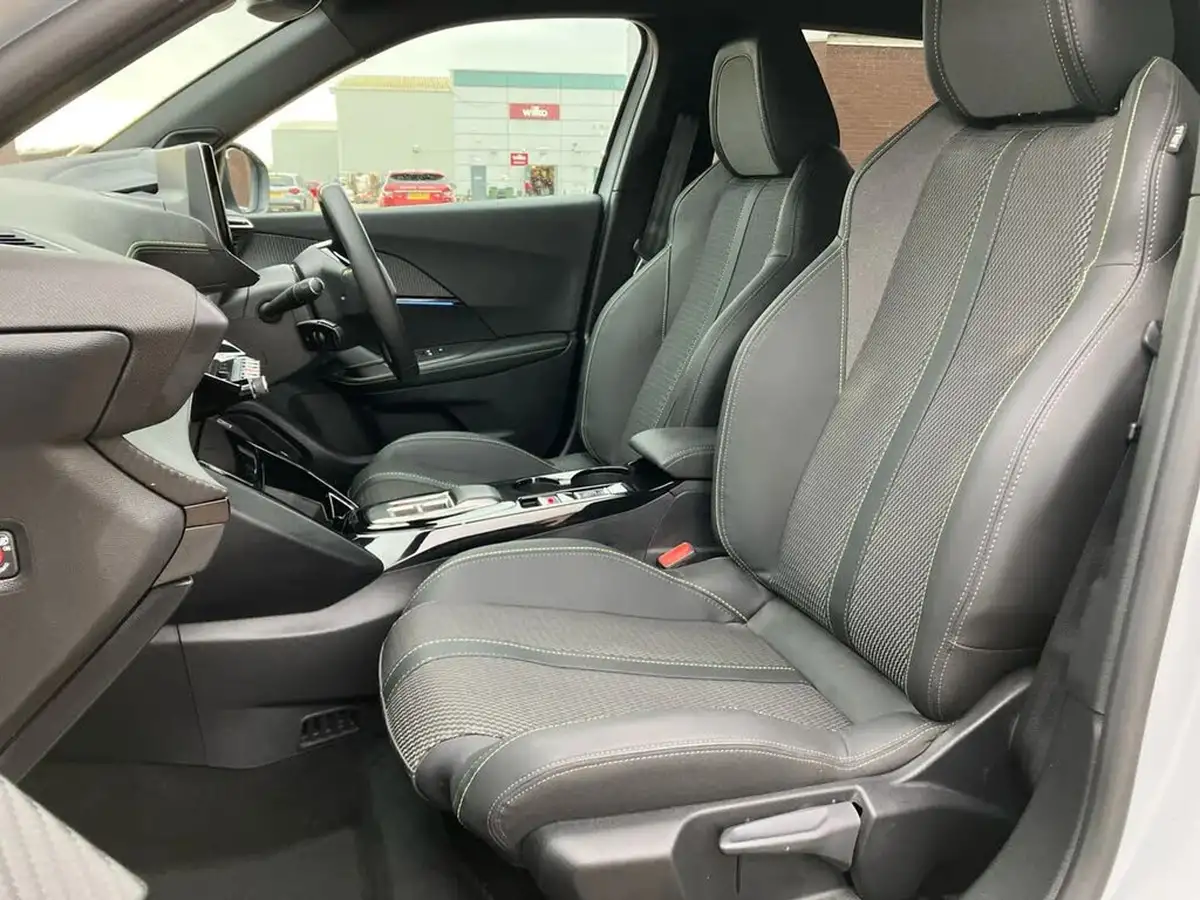 2024-peugeot-2008-suv-e-gt-136ps-50kwh-big-24