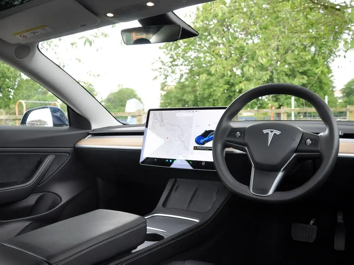 2020-tesla-model-3-e-long-range-big-79