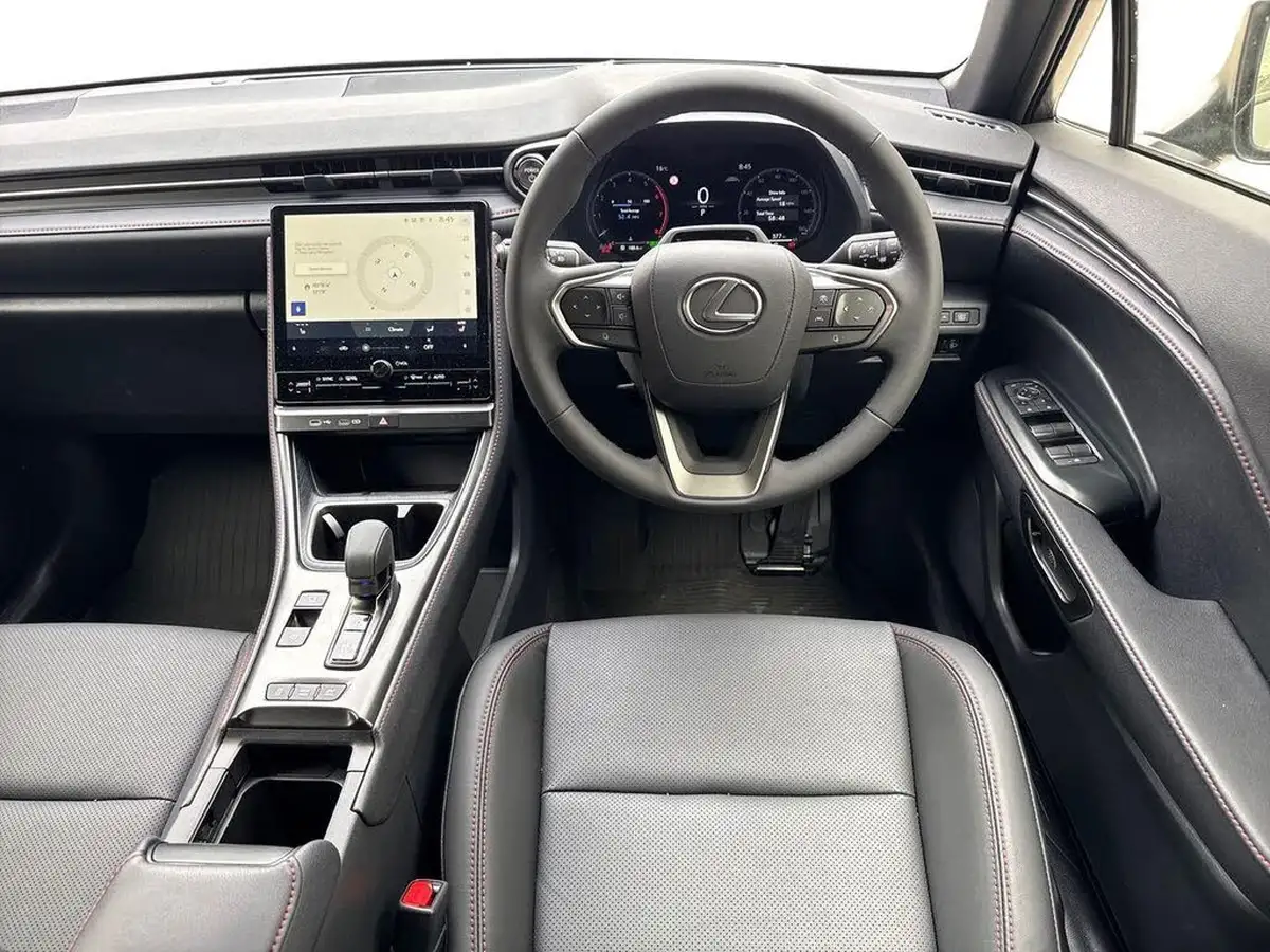 2025-lexus-lbx-15-premium-plus-big-11