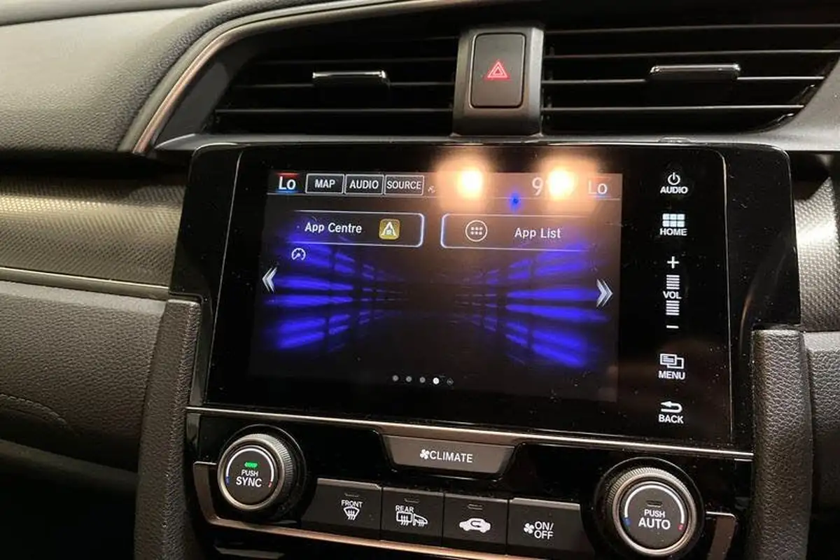 2019-honda-civic-10-vtec-turbo-sr-hatchback-5d-big-32