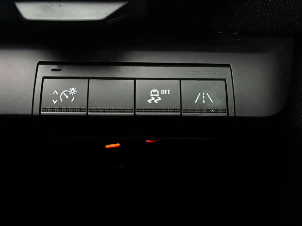 2023-renault-megane-e-tech-e-launch-edition-big-22
