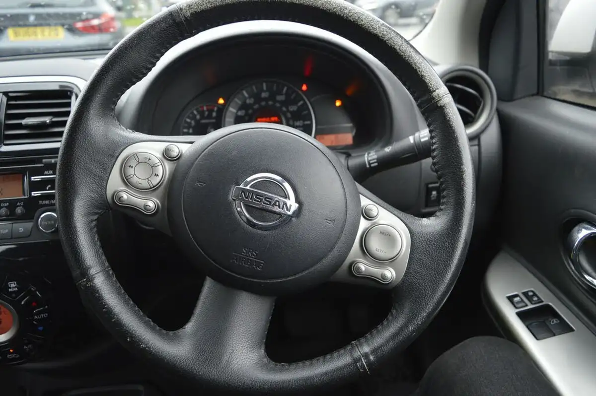 2016-nissan-micra-12-acenta-cvt-big-15