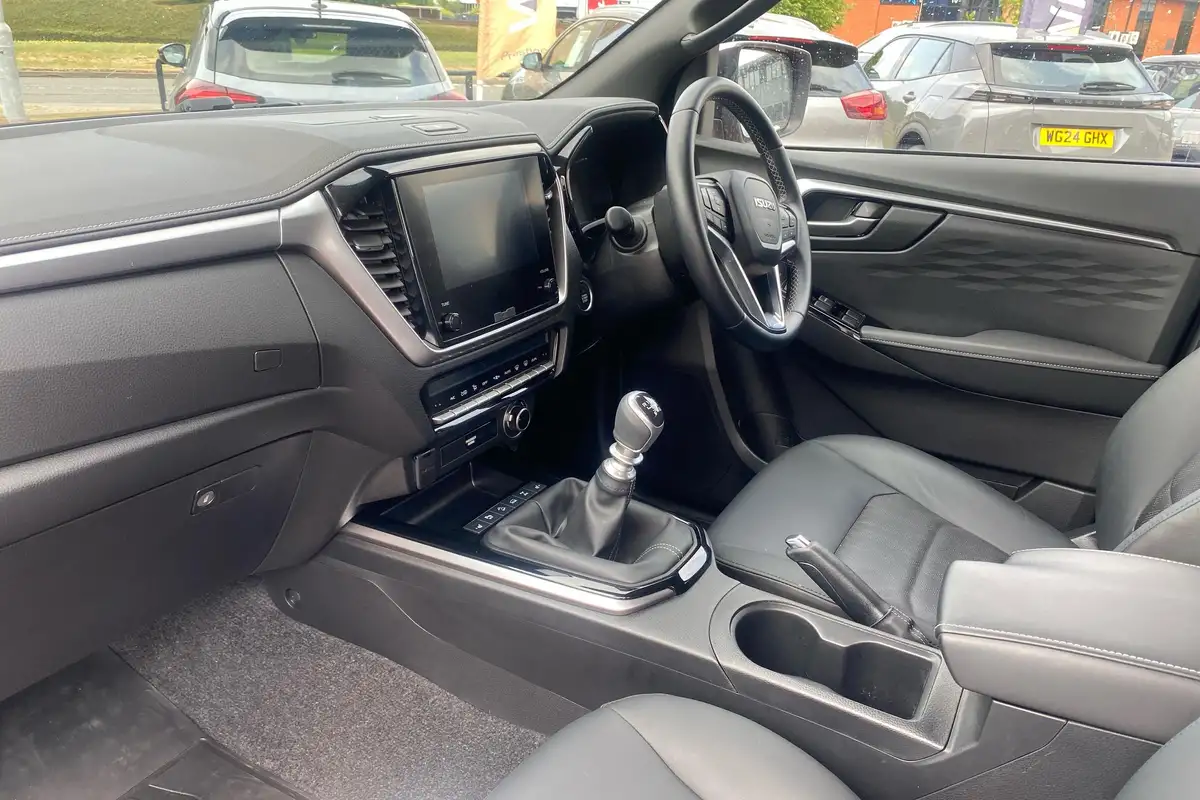 2025-isuzu-d-max-19td-dl40-big-6