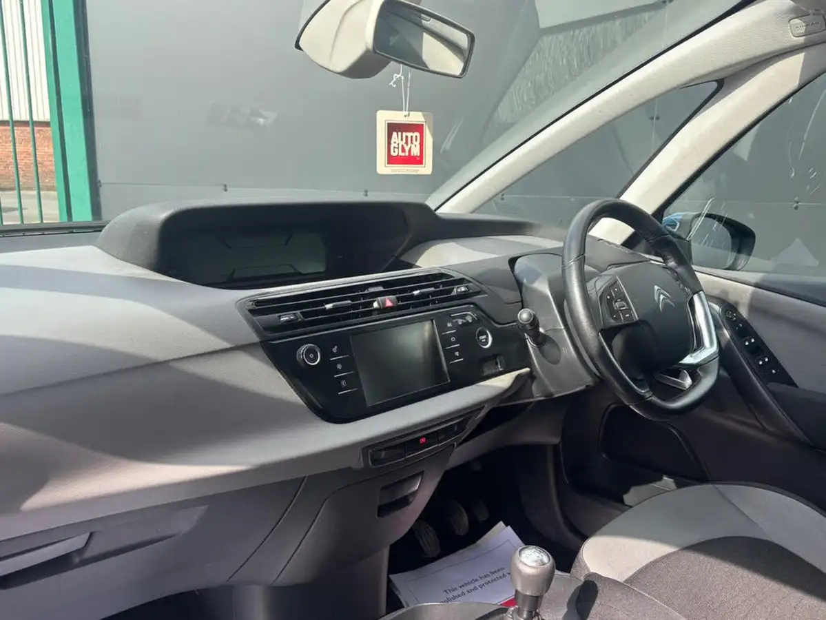 2016-citroen-c4-picasso-16bluehdi-vtr-120ps-big-24