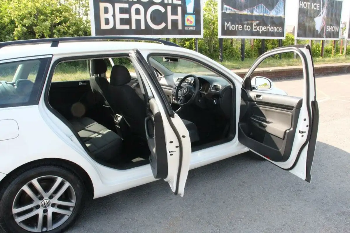 2012-volkswagen-golf-16td-blue-motion-se-big-12