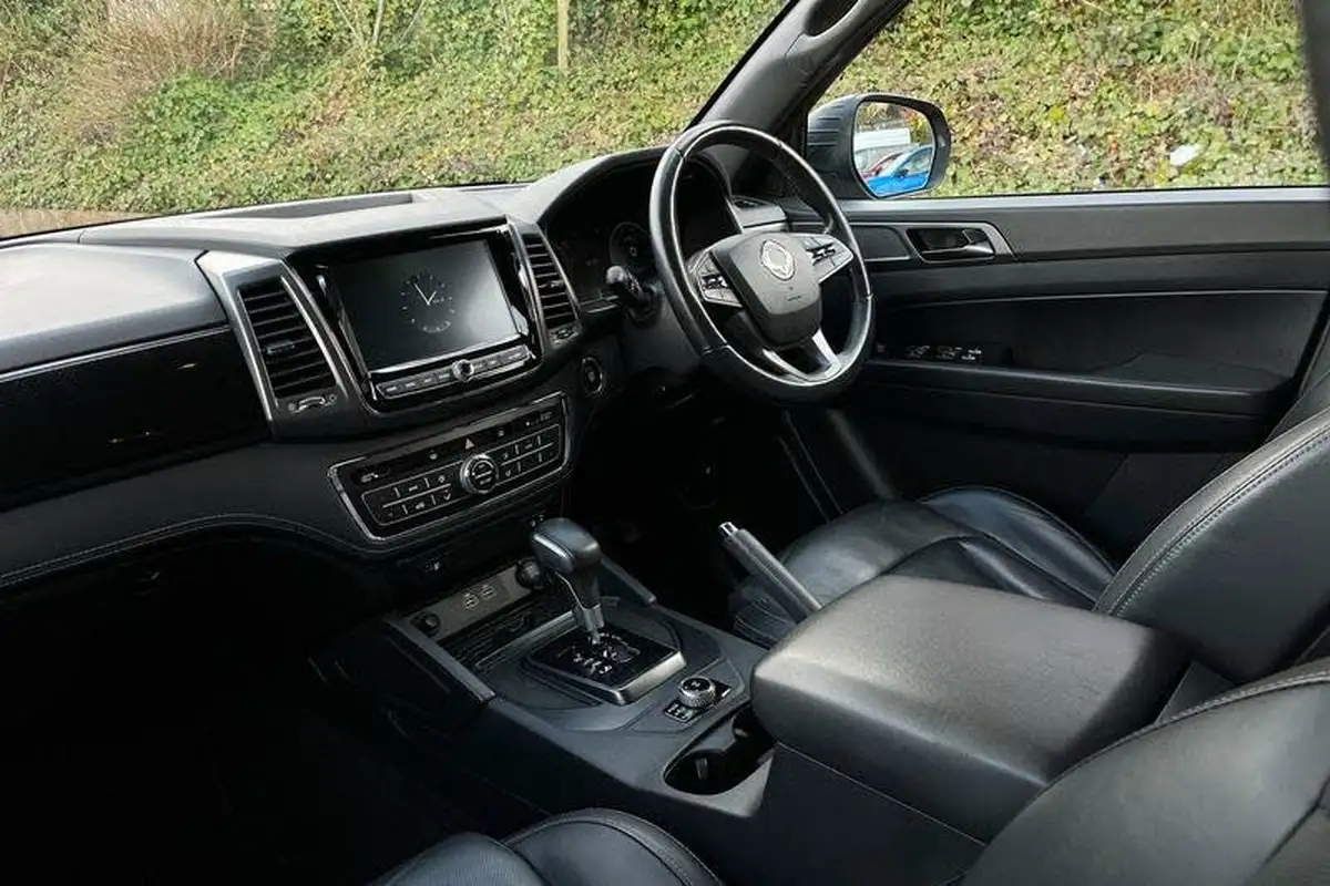 2022-kgm-ssangyong-musso-22td-saracen-202pseu6d-big-17