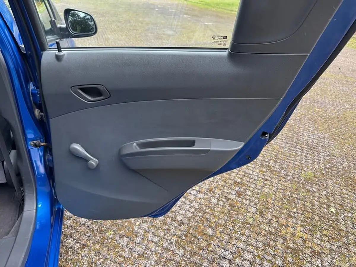 2011-chevrolet-spark-10-big-42