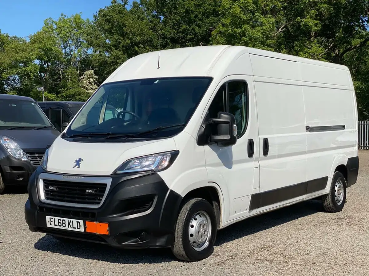 2018-peugeot-boxer-20-bluehdi-professional-335-l3-h2-big-2