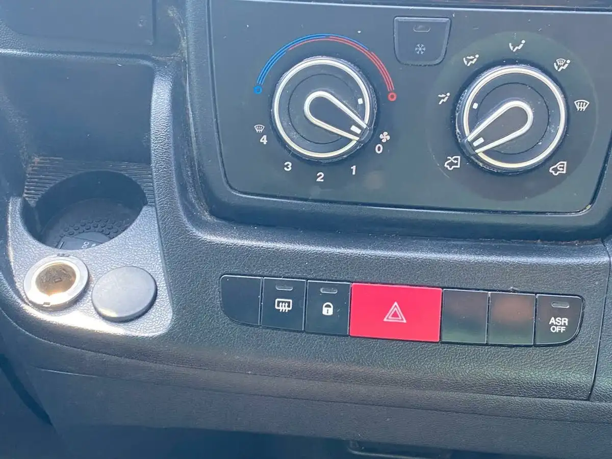 2018-peugeot-boxer-20-bluehdi-professional-335-l3-h2-big-30