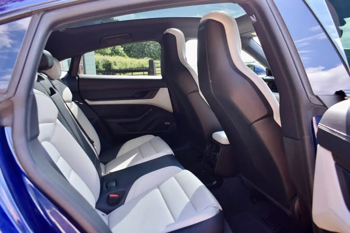 2022-porsche-taycan-e-base-476ps-performance-battery-plus-big-36