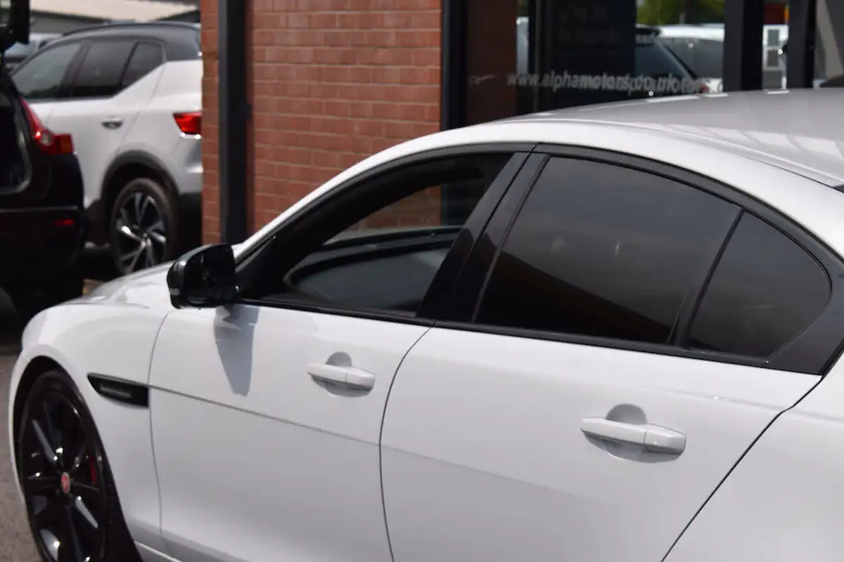 2021-jaguar-xe-20-d200-r-dynamic-black-big-23