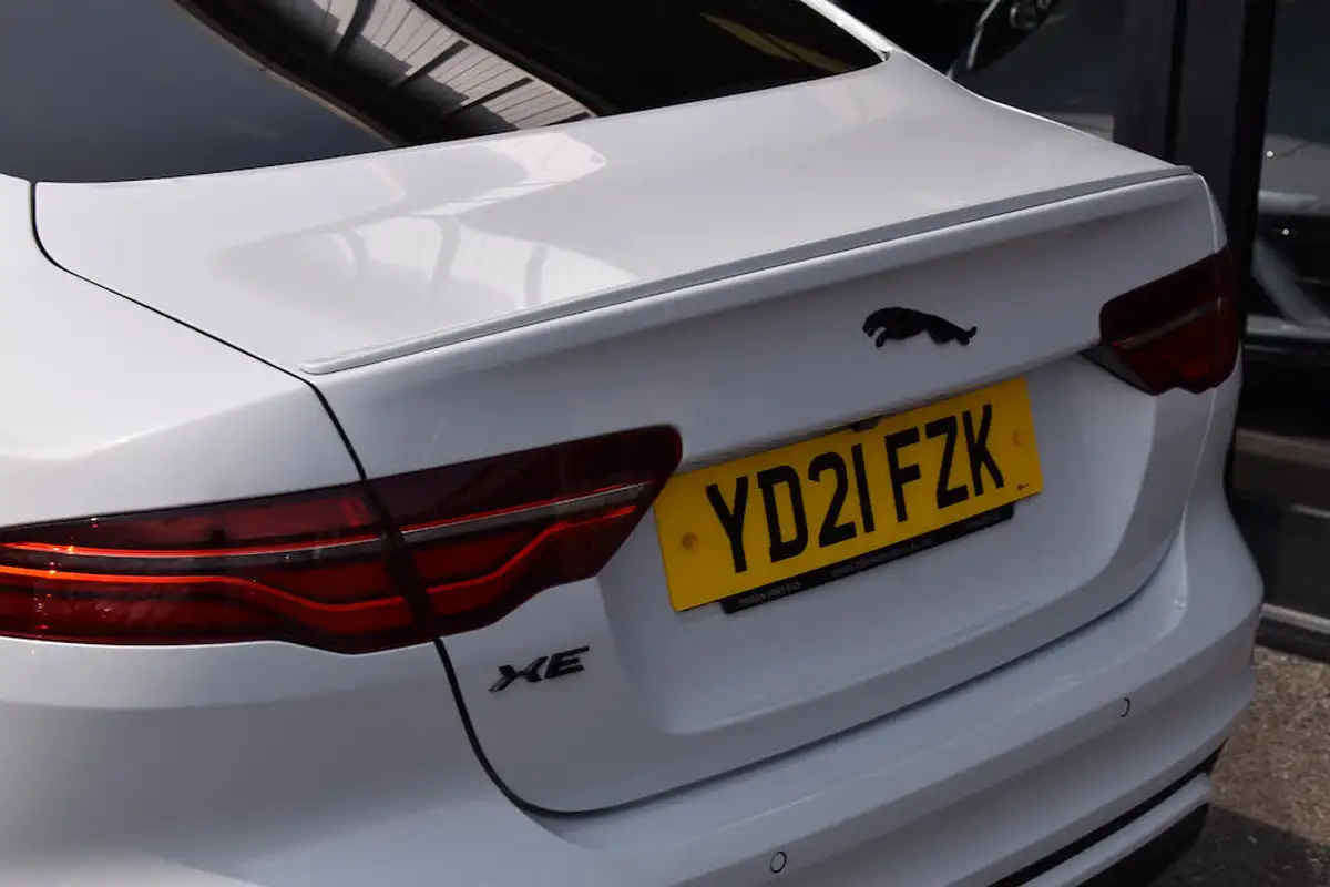 2021-jaguar-xe-20-d200-r-dynamic-black-big-27