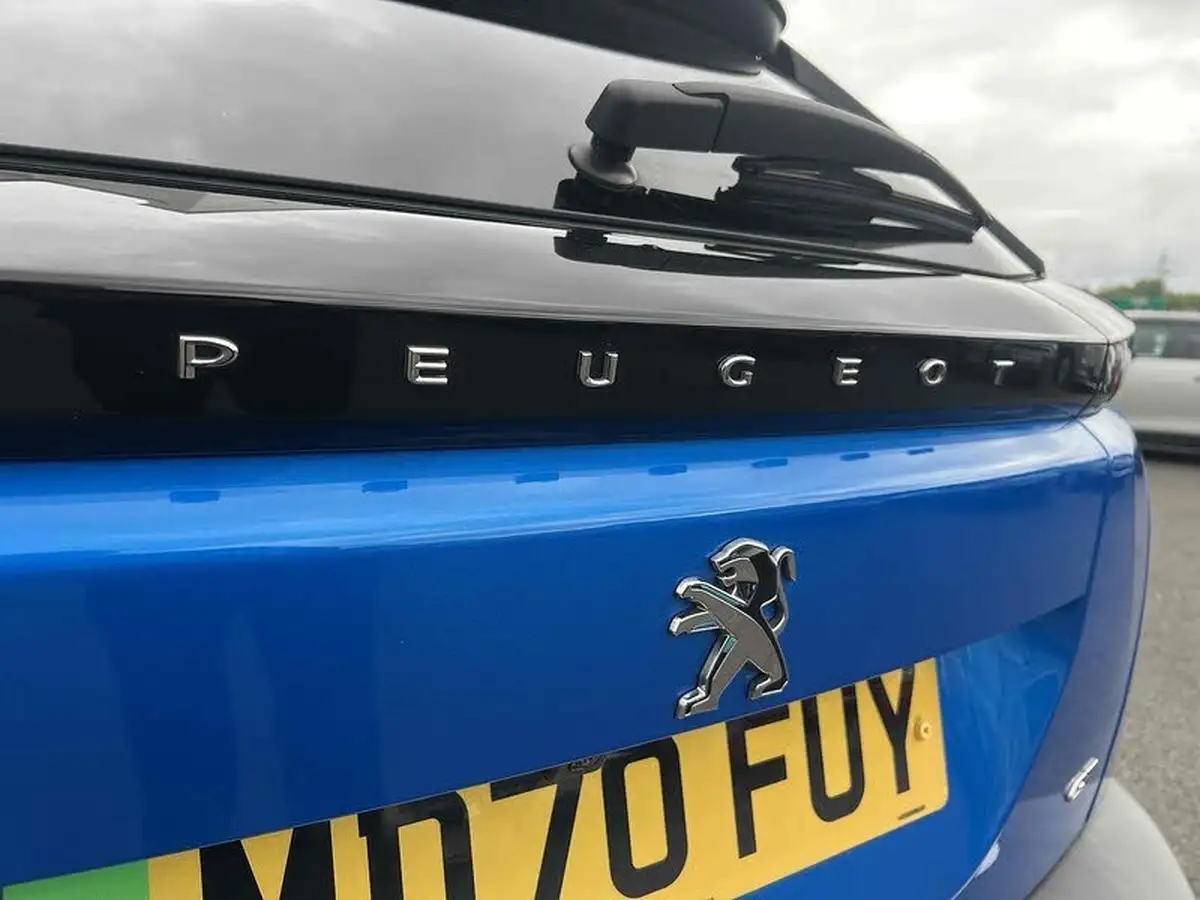 2021-peugeot-2008-suv-e-gt-premium-big-24