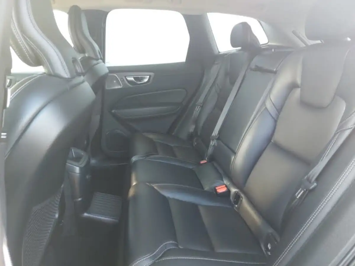 2024-volvo-xc60-20-t8-ultimate-dark-big-5