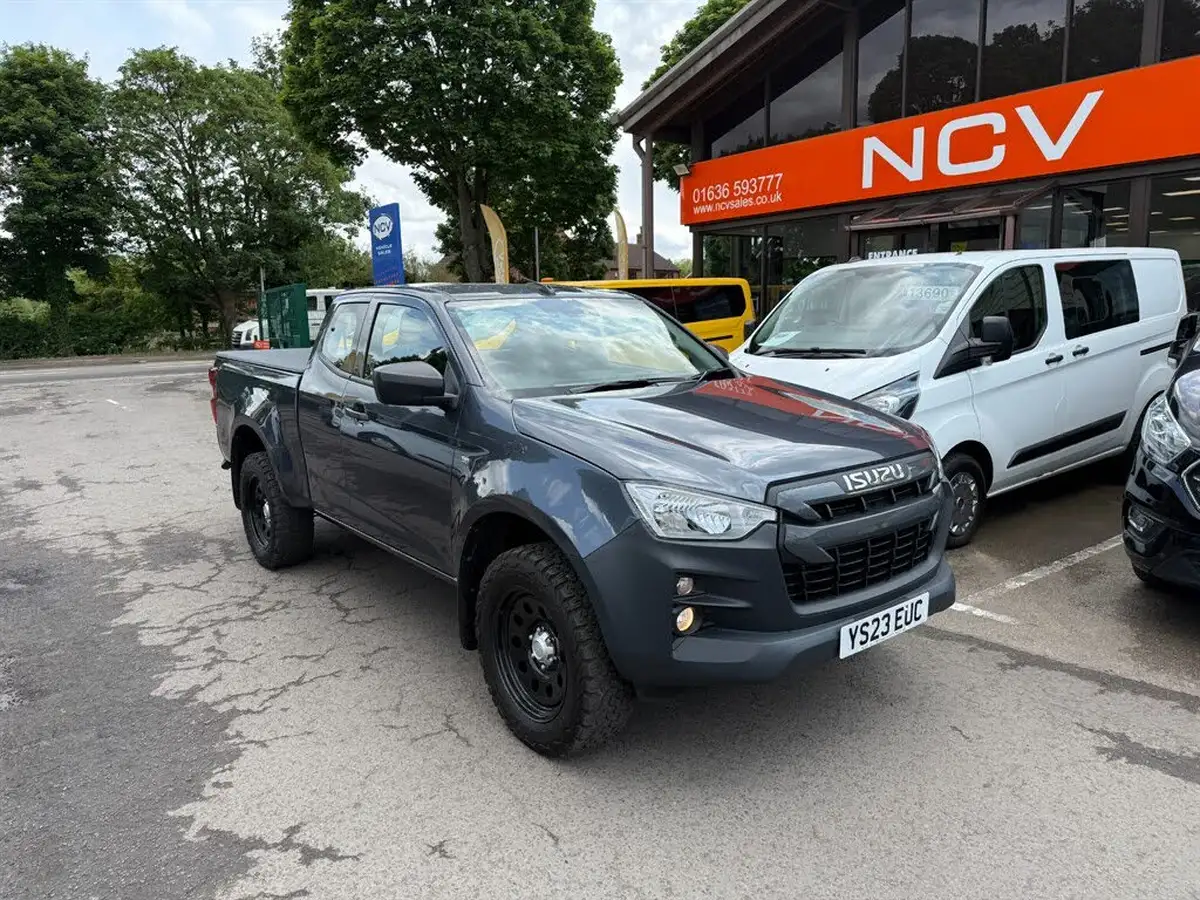 2023-isuzu-d-max-19td-utility-4x4-extended-auto-big-5