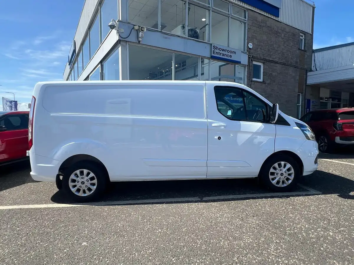2023-ford-transit-custom-big-2