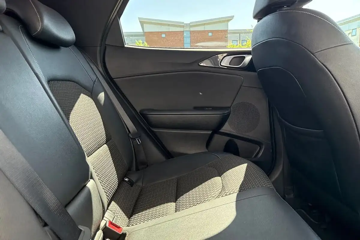 2021-kia-ceed-15-t-gdi-3-hatchback-dct-big-37