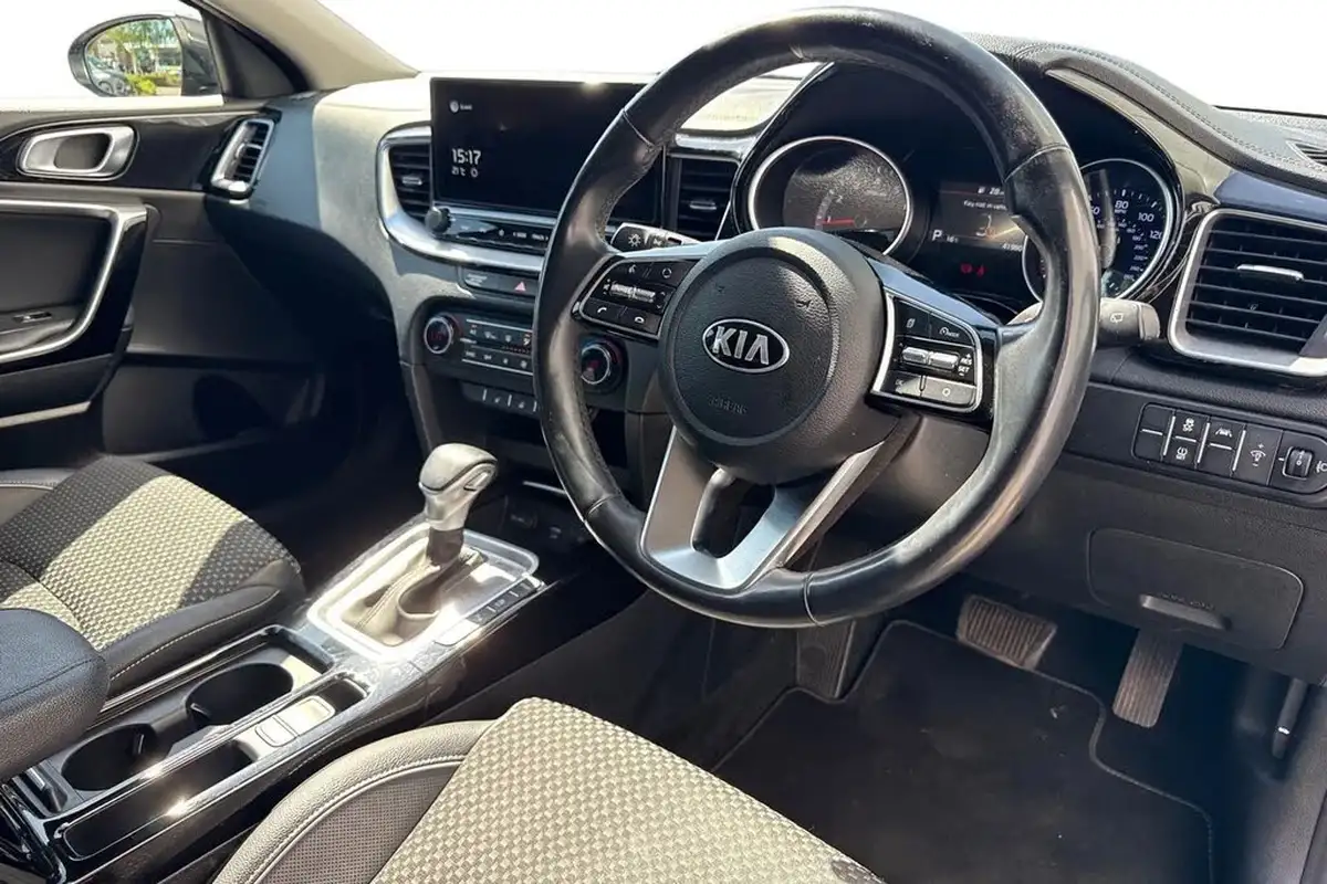 2021-kia-ceed-15-t-gdi-3-hatchback-dct-big-13