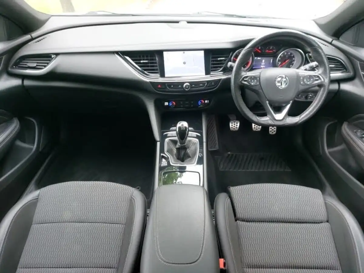 2018-vauxhall-insignia-grand-sport-20td-sri-vx-line-nav-big-2