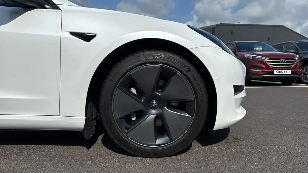 2021-tesla-model-3-e-standard-plus-big-19