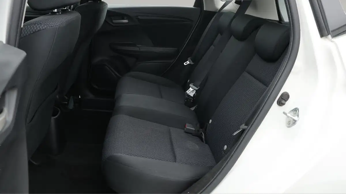 2019-honda-jazz-13-i-vtec-s-big-16