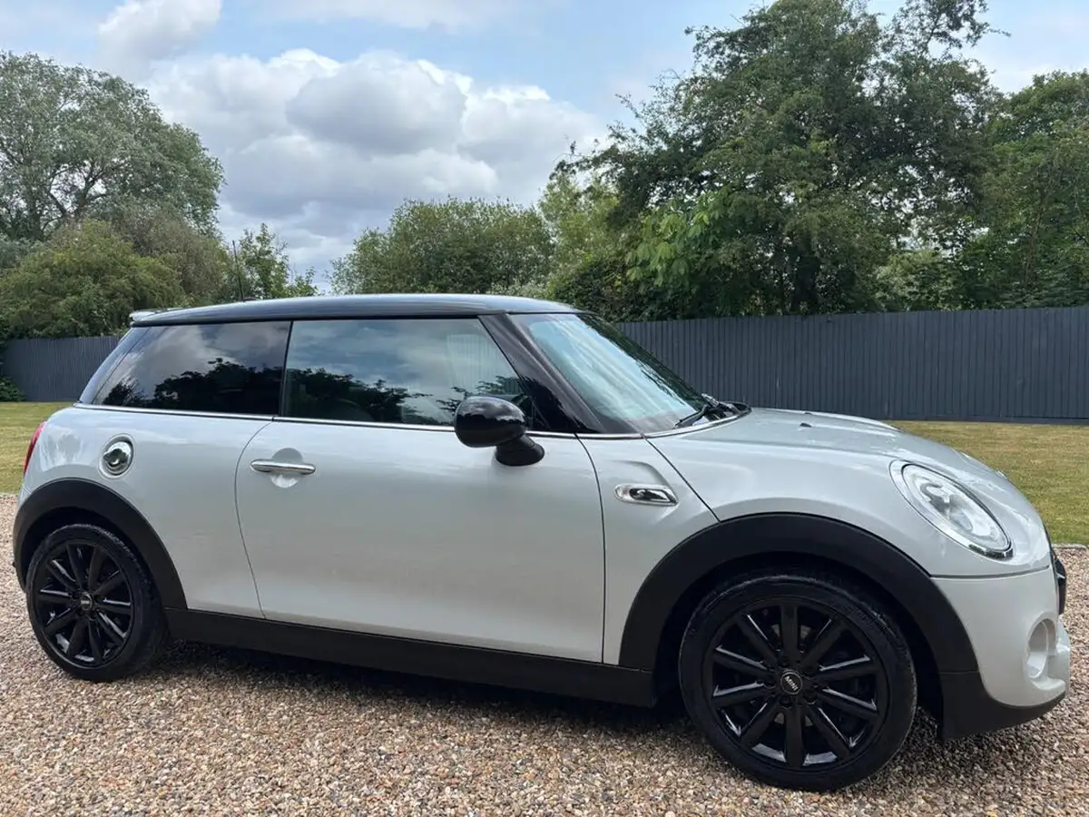 2017-mini-cooper-20-cooper-s-chili-ss-hatchback-3d-big-5