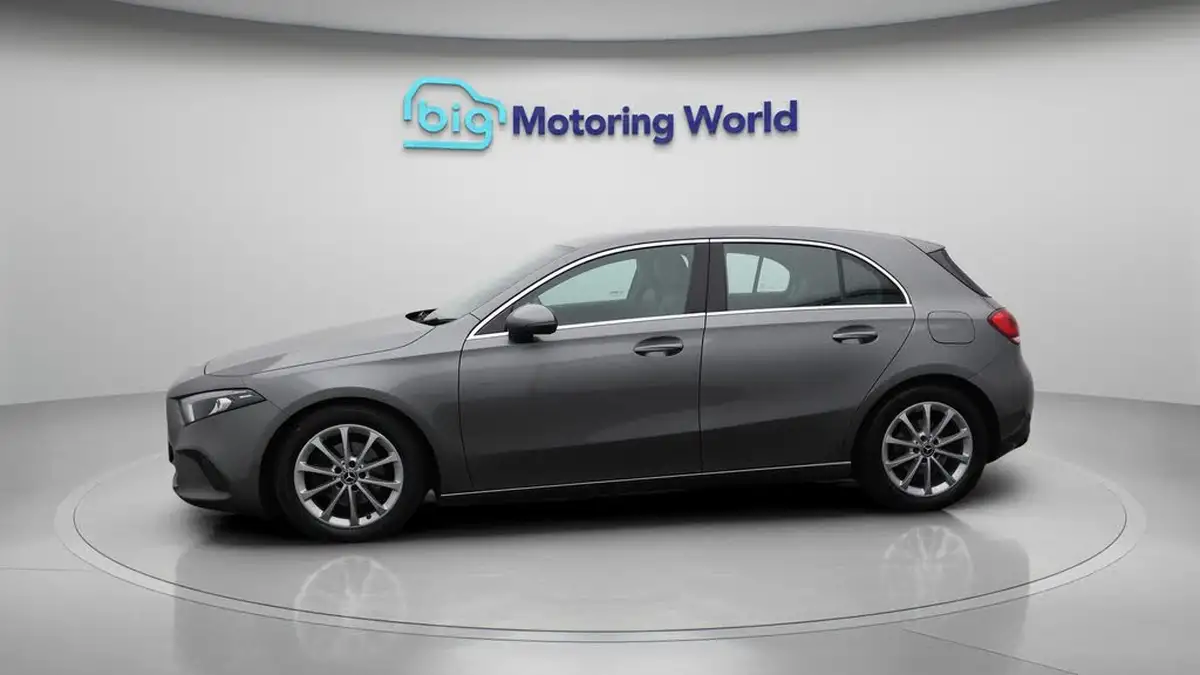 2019-mercedes-benz-a-class-15d-a180d-sport-hatchback-5d-7g-dct-big-4