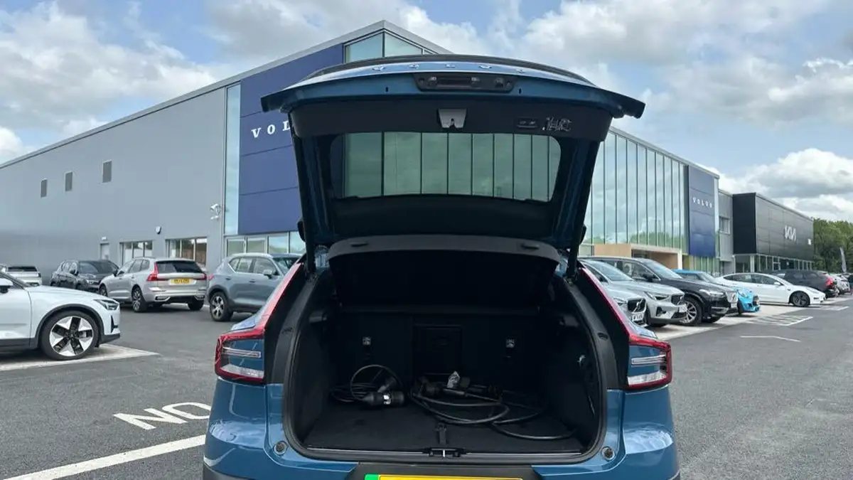 2022-volvo-c40-e-twin-recharge-pro-big-12