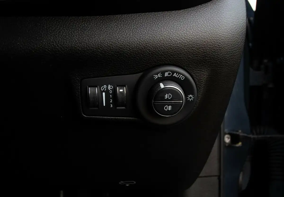 2021-jeep-compass-13-gse-limited-big-17