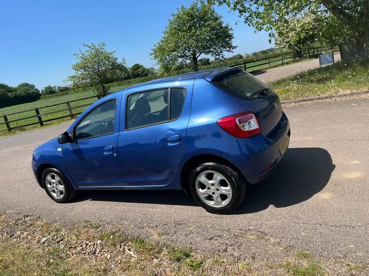 2015-dacia-sandero-15d-laureate-big-7
