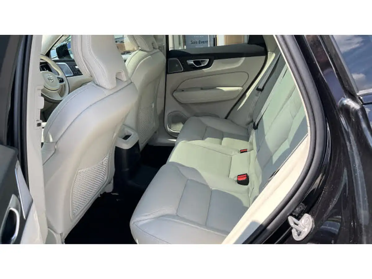 2024-volvo-xc60-20-t8-ultra-dark-big-9