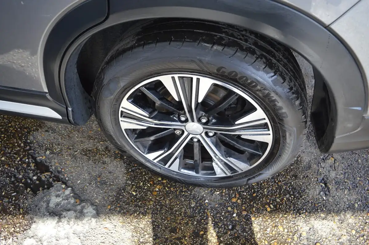 2018-mitsubishi-eclipse-cross-15-4-auto-big-25