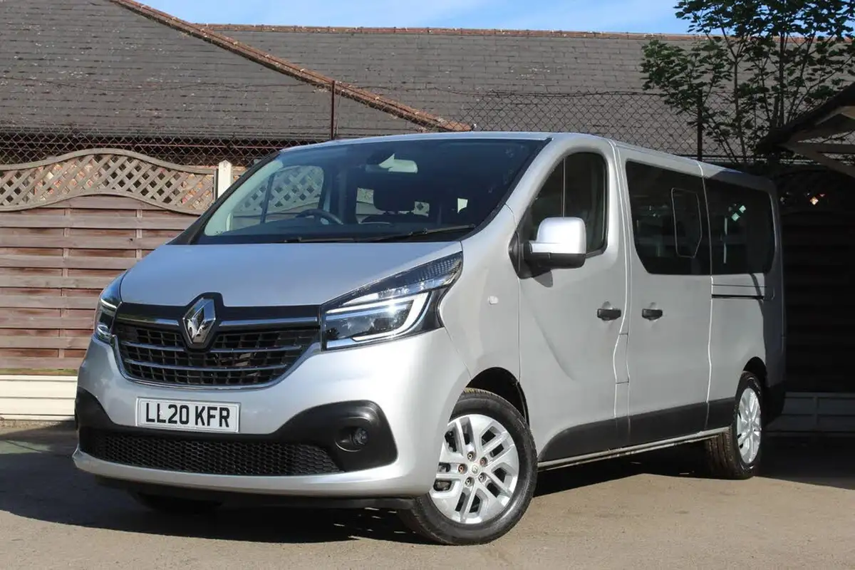 2020-renault-trafic-passenger-20dci-ll30-170-sport-nav-big-5
