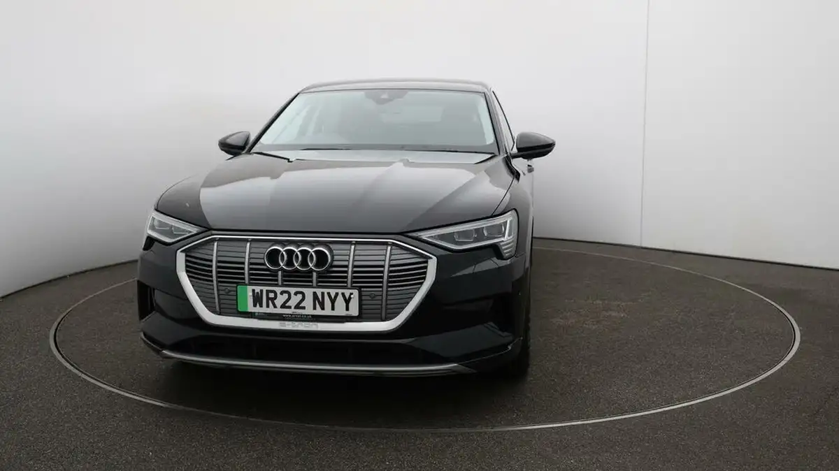 2022-audi-e-tron-50e-technik-sportback-big-40