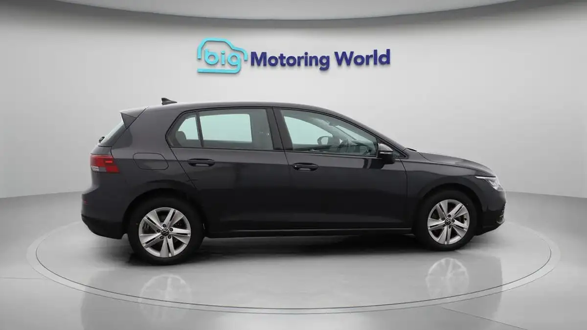 2022-volkswagen-golf-15-tsi-life-130ps-hatchback-big-8