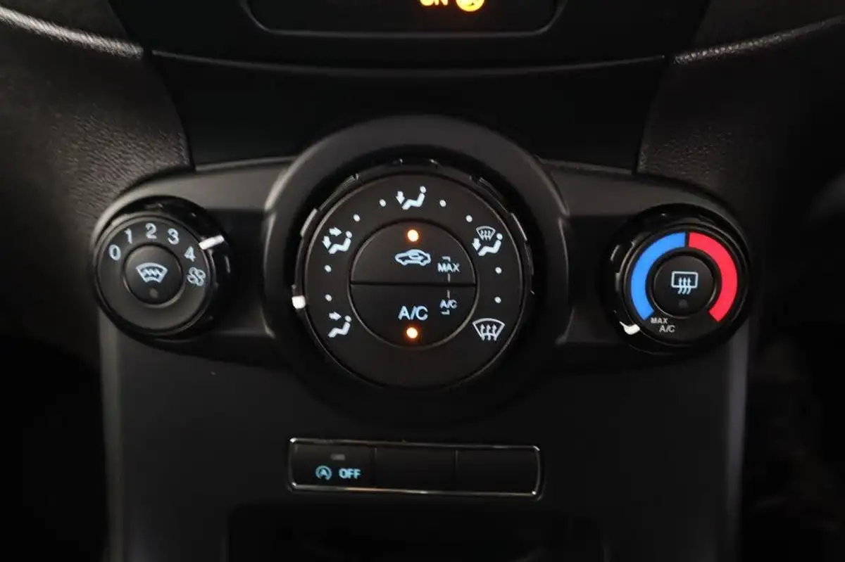 2017-ford-fiesta-10t-st-line-100ps-5d-big-19
