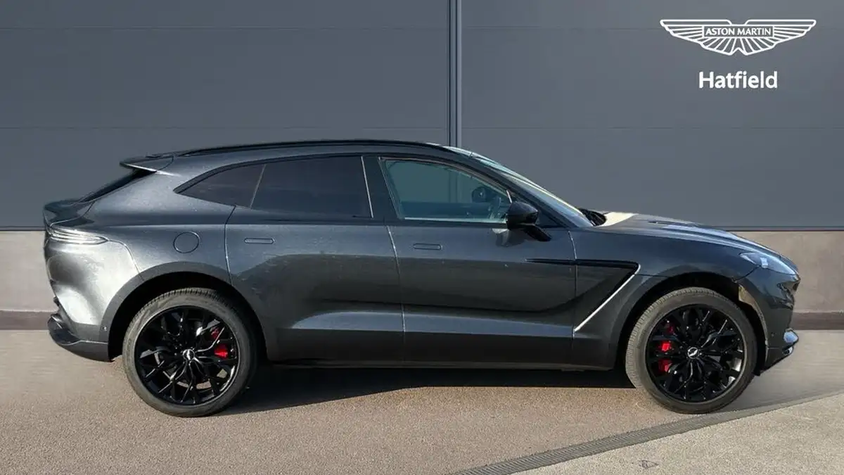 2021-aston-martin-dbx-40-v8-big-12