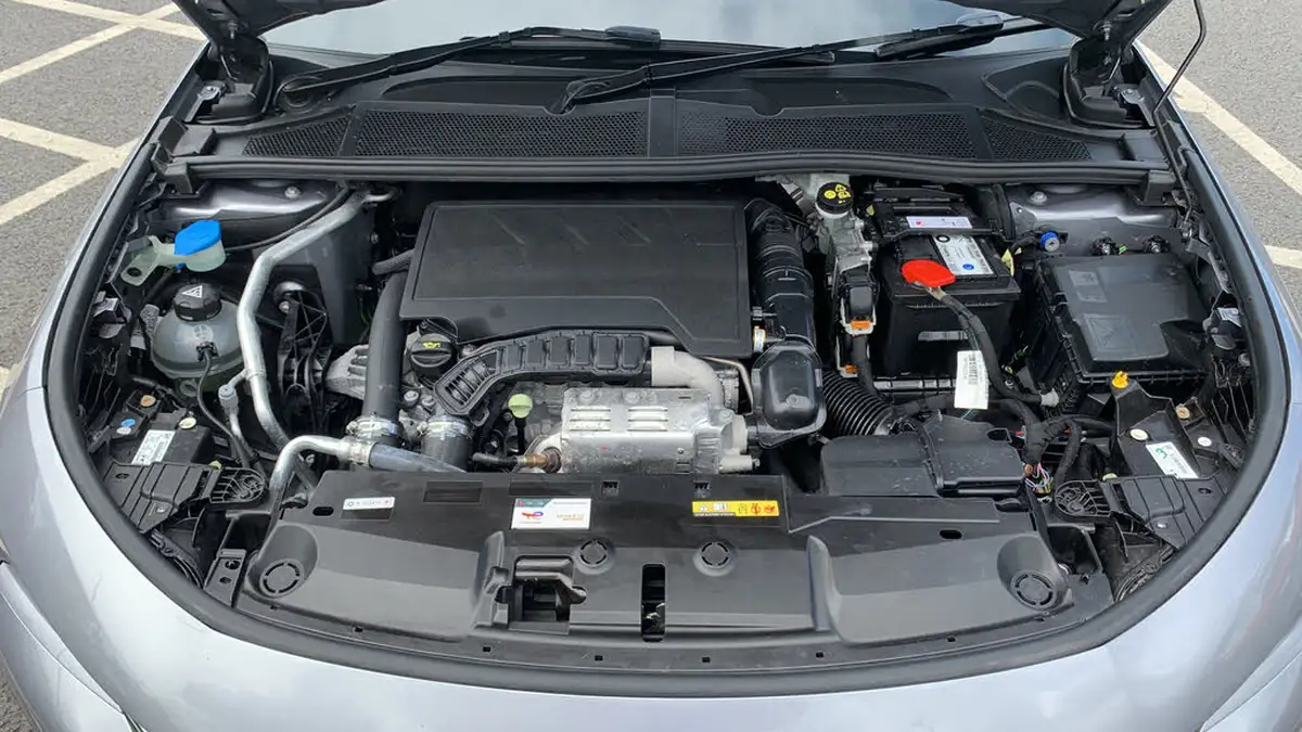2024-peugeot-308-12-puretech-gt-130ps-ss-eat8-big-17