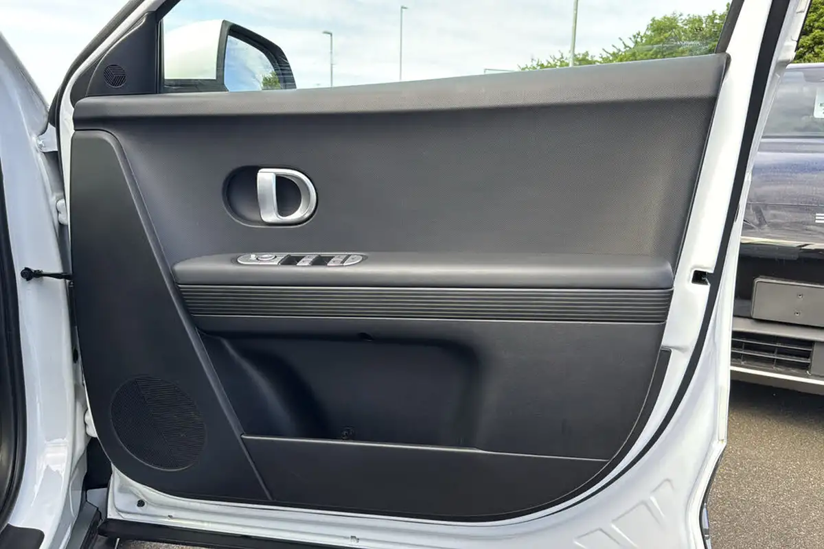 2022-hyundai-ioniq-5-e-premium-217ps-73kwh-rwd-big-23